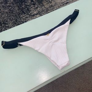 NWOT Beach Bunny ribbed skimpy bikini bottom